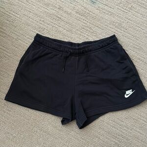 Nike Sportswear Women's Club Fleece Black Shorts Medium